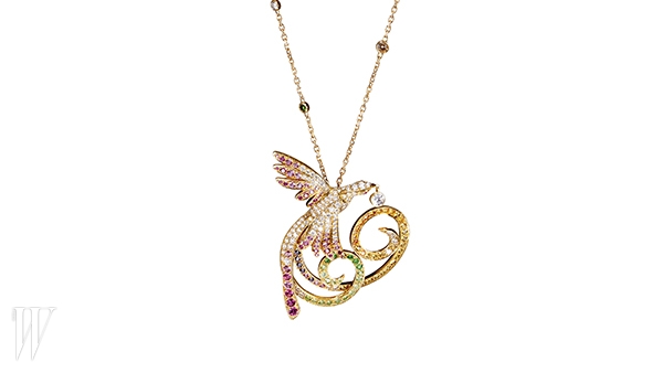 VAN CLEEF & ARPELS 새의 모양에서 영감을 받은 핑크 다이아몬드 목걸이. 6백만원대.