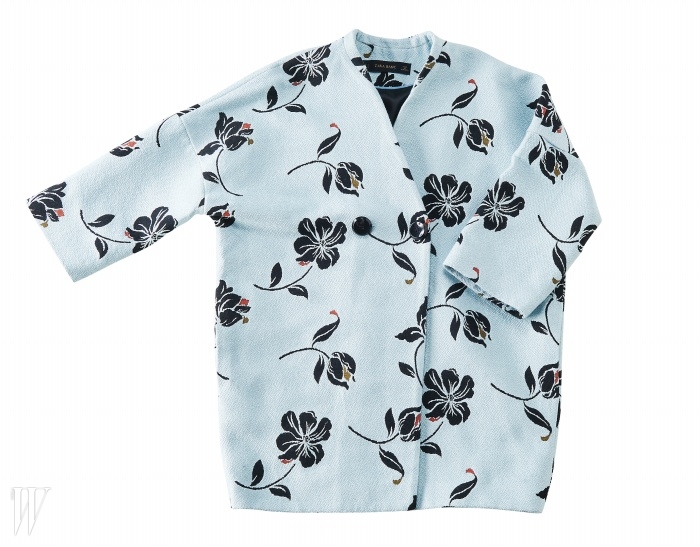부드러운 색감의 서정적인 꽃무늬 재킷은 ZARA 제품. 17만원대.
