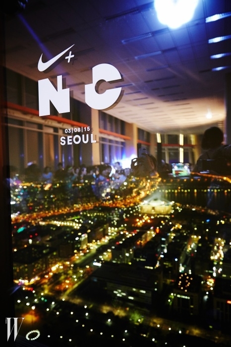 이번 N+ TC 트레이닝 세션이 열린 IFC몰 54층에서 내려다 본 서울의 아경.