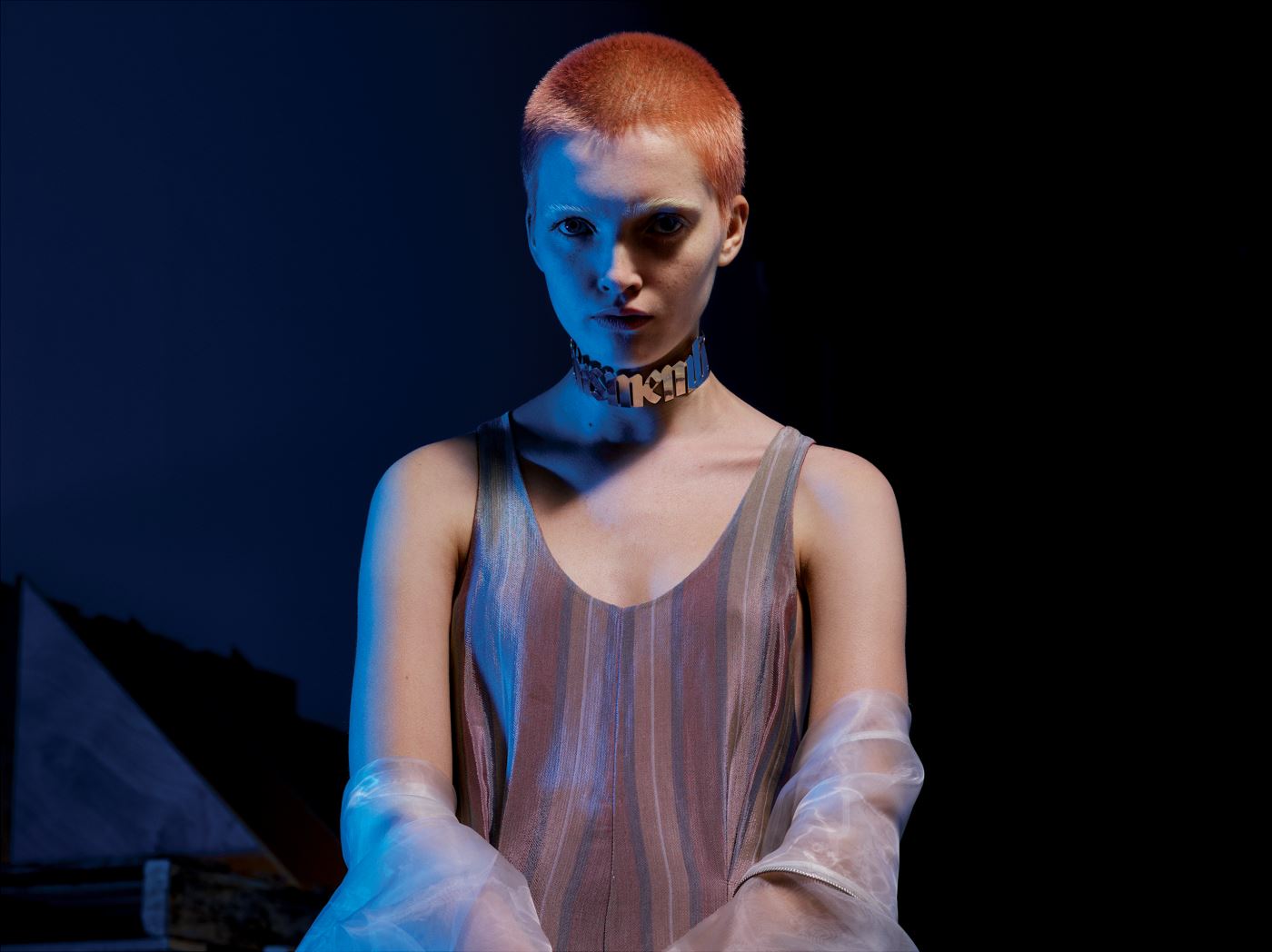 은은한 줄무늬 원피스는 Giorgio Armani, 속이 비치는 점퍼는 Wanda Nylon, 초커는 Y/Project 제품.