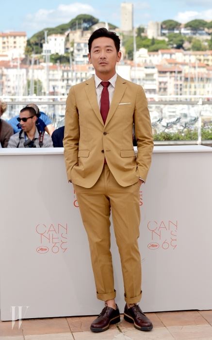 CANNES, FRANCE - MAY 14:  Actor Ha Jung-Woo attends "The Handmaiden (Mademoiselle)" photocall during the 69th annual Cannes Film Festival at the Palais des Festivals on May 14, 2016 in Cannes, France.  (Photo by Dominique Charriau/WireImage)