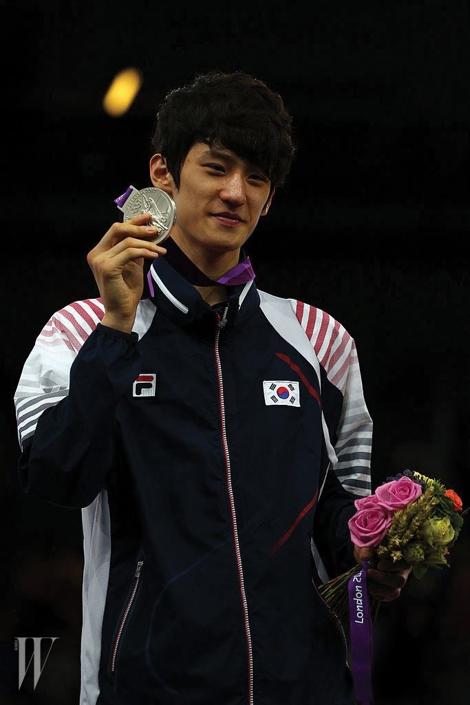 LONDON, ENGLAND - AUGUST 08:  Silver medallist Daehoon Lee of Korea celebrates during the medal ceremony for the Men's -58kg Taekwondo on Day 12 of the London 2012 Olympic Games at ExCeL on August 8, 2012 in London, England.  (Photo by Hannah Johnston/Getty Images)