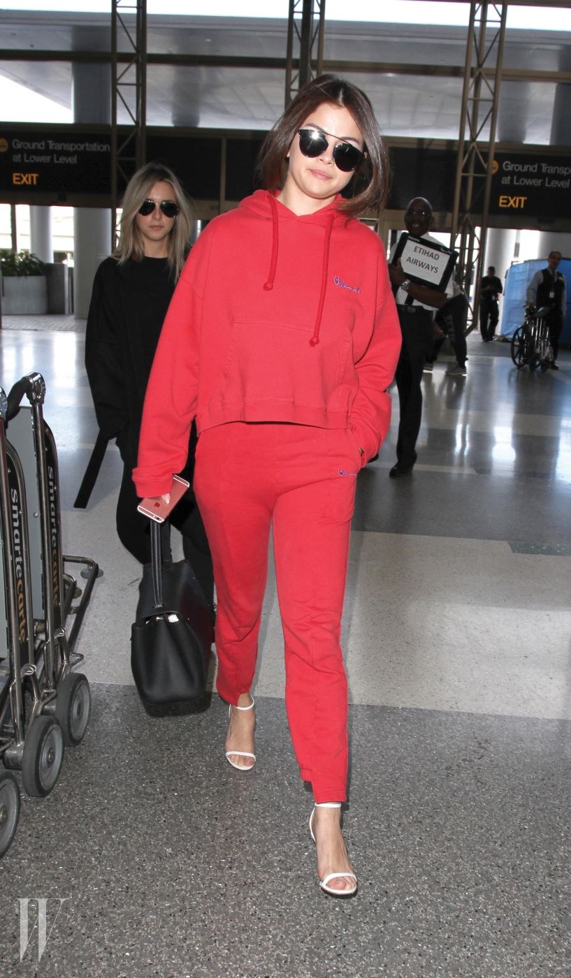 Selena Gomez is spotted in an all red Vetements hoodie and heels as she catches a flight out of Los Angeles while clutching on to her trusty iPhone.  Selena Gomez was seen flying out of LAX. Pictured: Selena Gomez Ref: SPL1241255  070316   Picture by: Sharky / Splash News Splash News and Pictures Los Angeles:310-821-2666 New York:	212-619-2666 London:	870-934-2666 photodesk@splashnews.com 