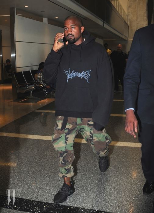 Kanye West Spotted at LAX Airport Pictured: Kanye West Ref: SPL1071751  060715   Picture by: Khrome / Splash News Splash News and Pictures Los Angeles:310-821-2666 New York:	212-619-2666 London:	870-934-2666 photodesk@splashnews.com 