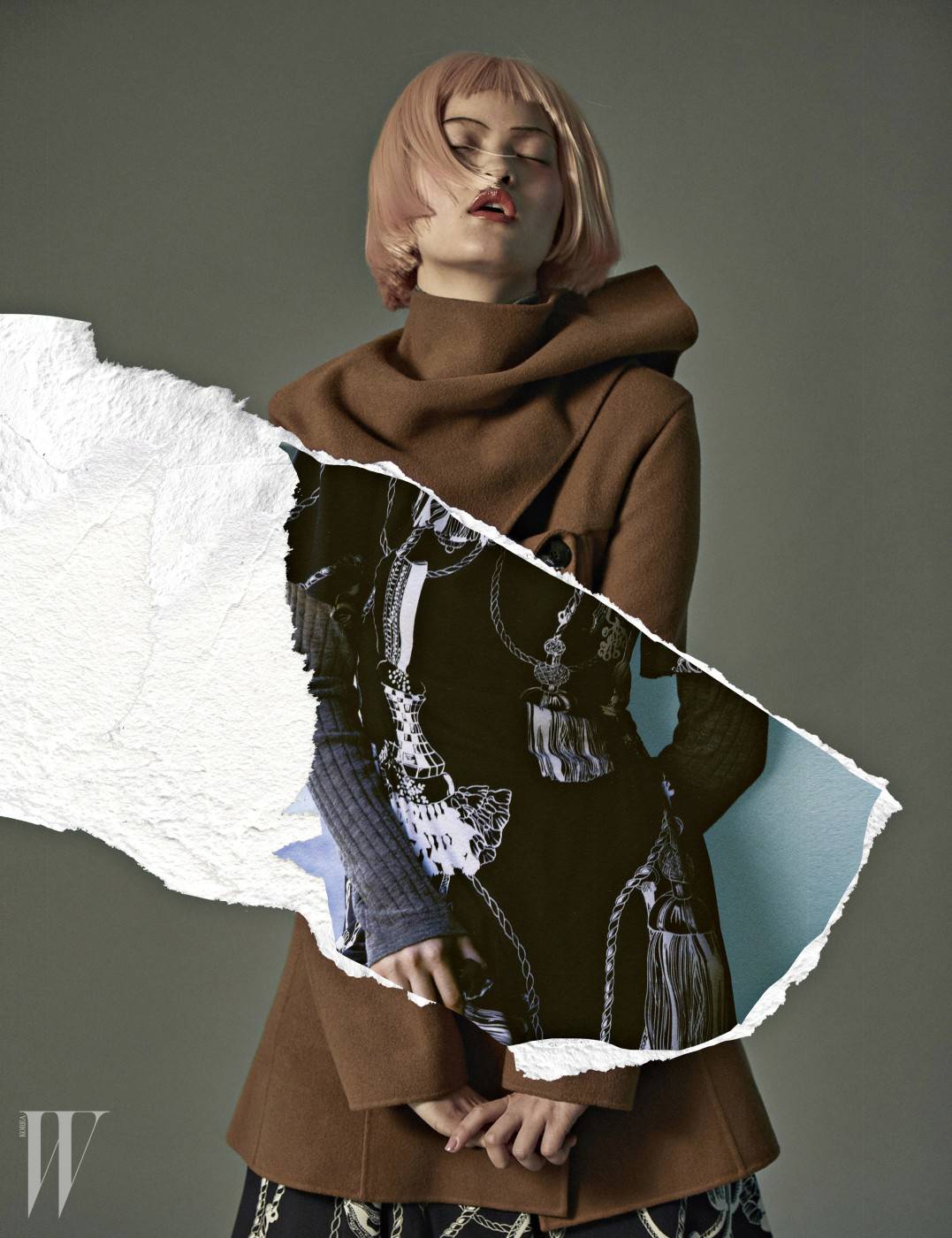 캐멀 코트는 디올 제품. 가격 미정. 네이비 드레스는 에르메스 제품. 가격 미정. 회색 니트 톱은 DKNY 제품. 39만5천원.
