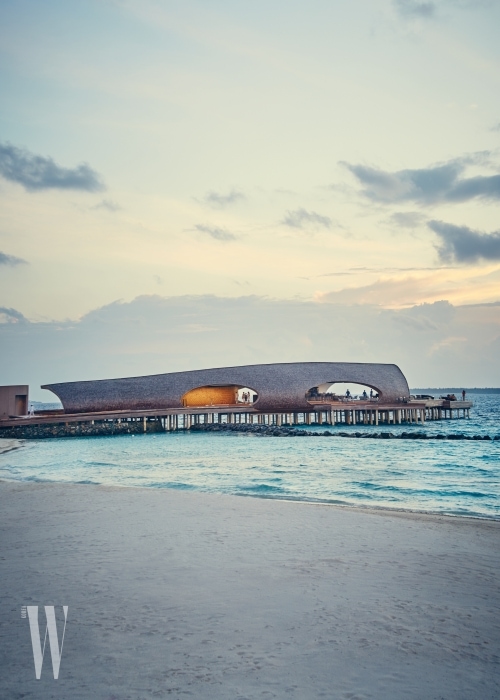 WHALE BAR, AT SUNSET,  ST REGIS, Dhaalu Atoll Vommuli, MALDIVES