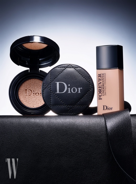 DIOR 디올스킨 포에버 퍼펙트 쿠션 꾸뛰르 에디션 15g, 7만8천원. 디올스킨 포에버 언더커버 24H 웨어 풀 커버리지 40ml, 6만8천원대.