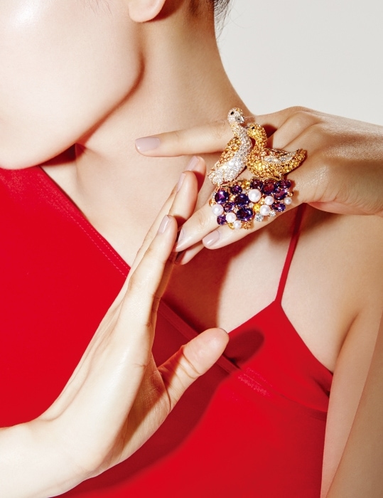 드레스는Michelle Mason by Net-a-Porter 제품.