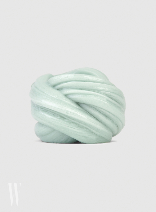 산업 디자이너와 사진가로 구성된 밀리언로지즈의 사진 ‘Chewing Gum’은 다양한 크기로 판매된다.