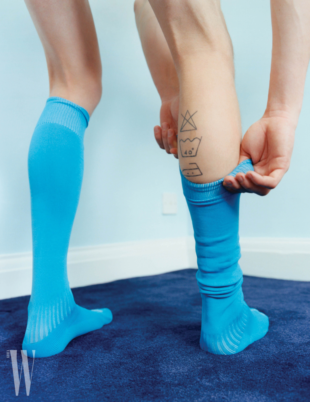 [보도스틸]Boy in Socks in Dust Magazine, London, 2017, C-type Print, 72 x 93 cm  Coco Capitan