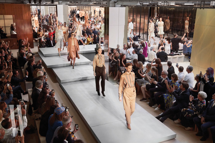 Burberry Spring_Summer 2019 Show Finale_004