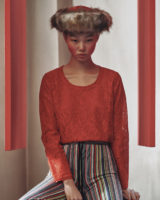 빨강 레이스 톱은 Comme des Garcons, 줄무늬 니트 팬츠는 Marques' Almeida by Net-a-Porter 제품.