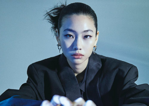 Squid Game' star Hoyeon Jung first Korean to appear on cover of Vogue, Trending