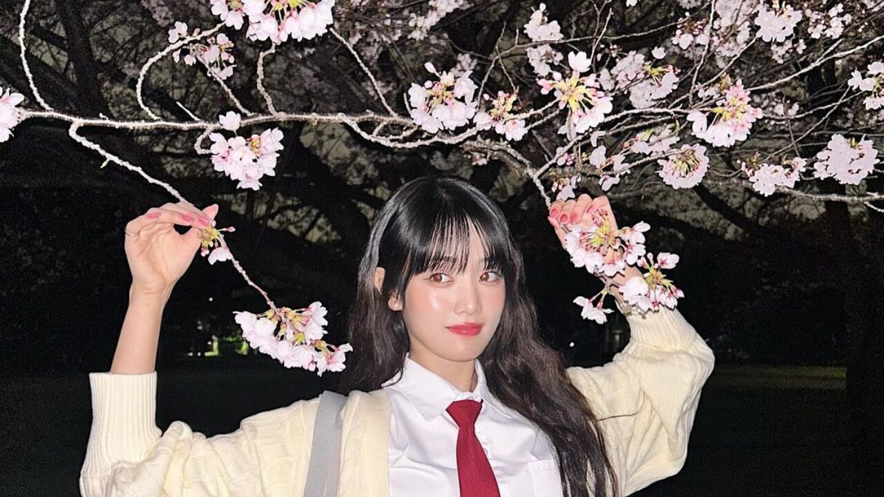 K-아이돌의 벚꽃놀이 인증샷 | 더블유 코리아 (W Korea)