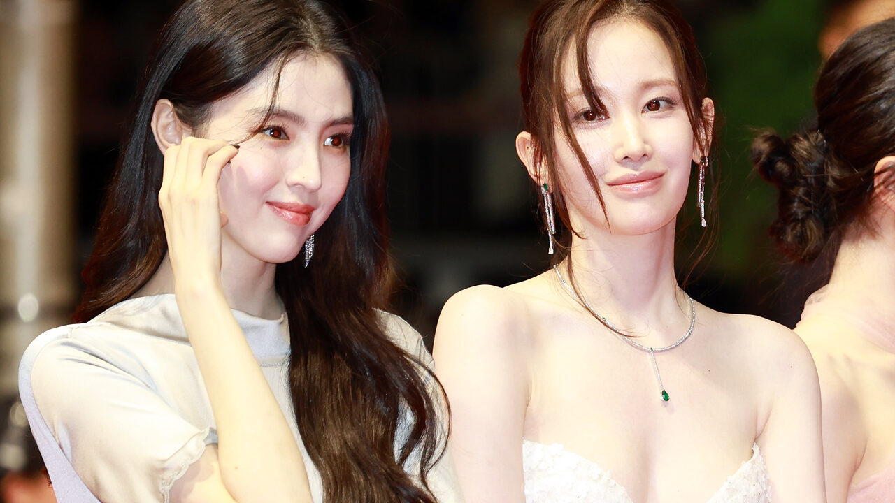 부국제 레드카펫 안과 밖, 또 다른 매력의 여배우들 | 더블유 코리아 (W Korea)